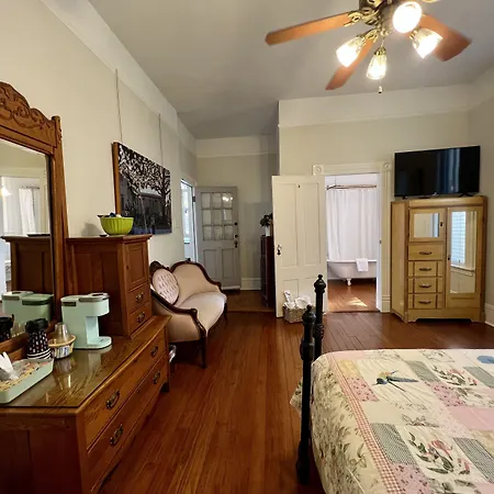 Brackenridge House Bed And Breakfast-3